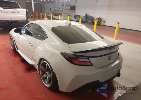 2024 Toyota Gr86 из США, поврежденный, VIN JF1ZNBB10R9754752